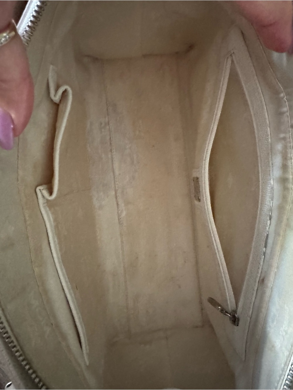 MCM White Leather Tote with Gold Plaque Accents in EUC - Picture 4 of 9
